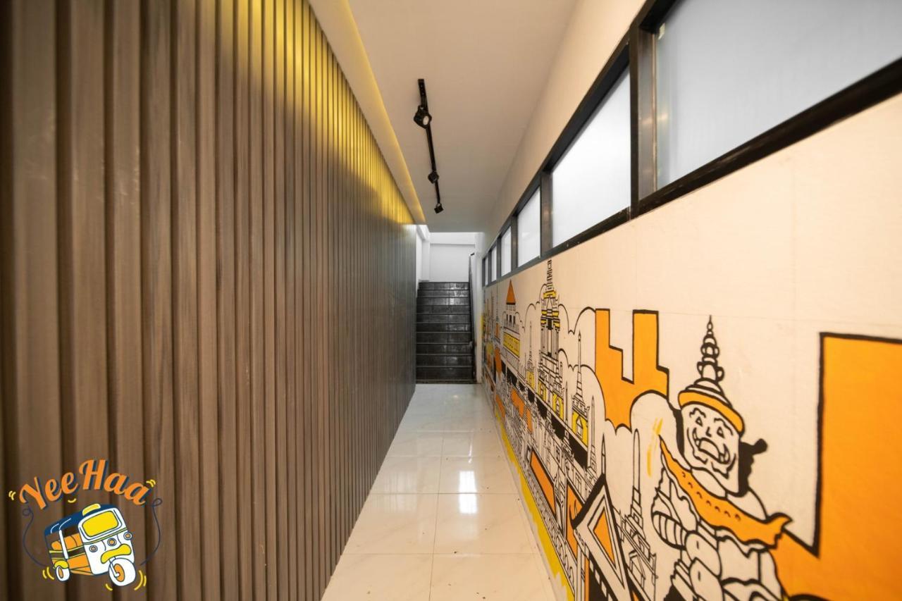 Yeehaa Bangsue Aparthotel Bangkok Bagian luar foto
