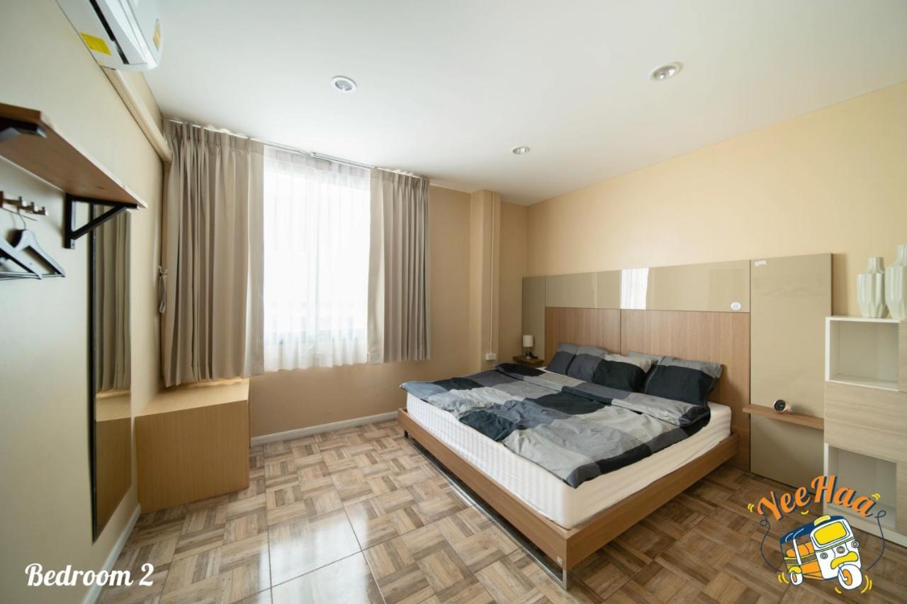 Yeehaa Bangsue Aparthotel Bangkok Bagian luar foto