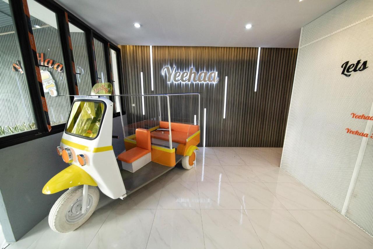 Yeehaa Bangsue Aparthotel Bangkok Bagian luar foto