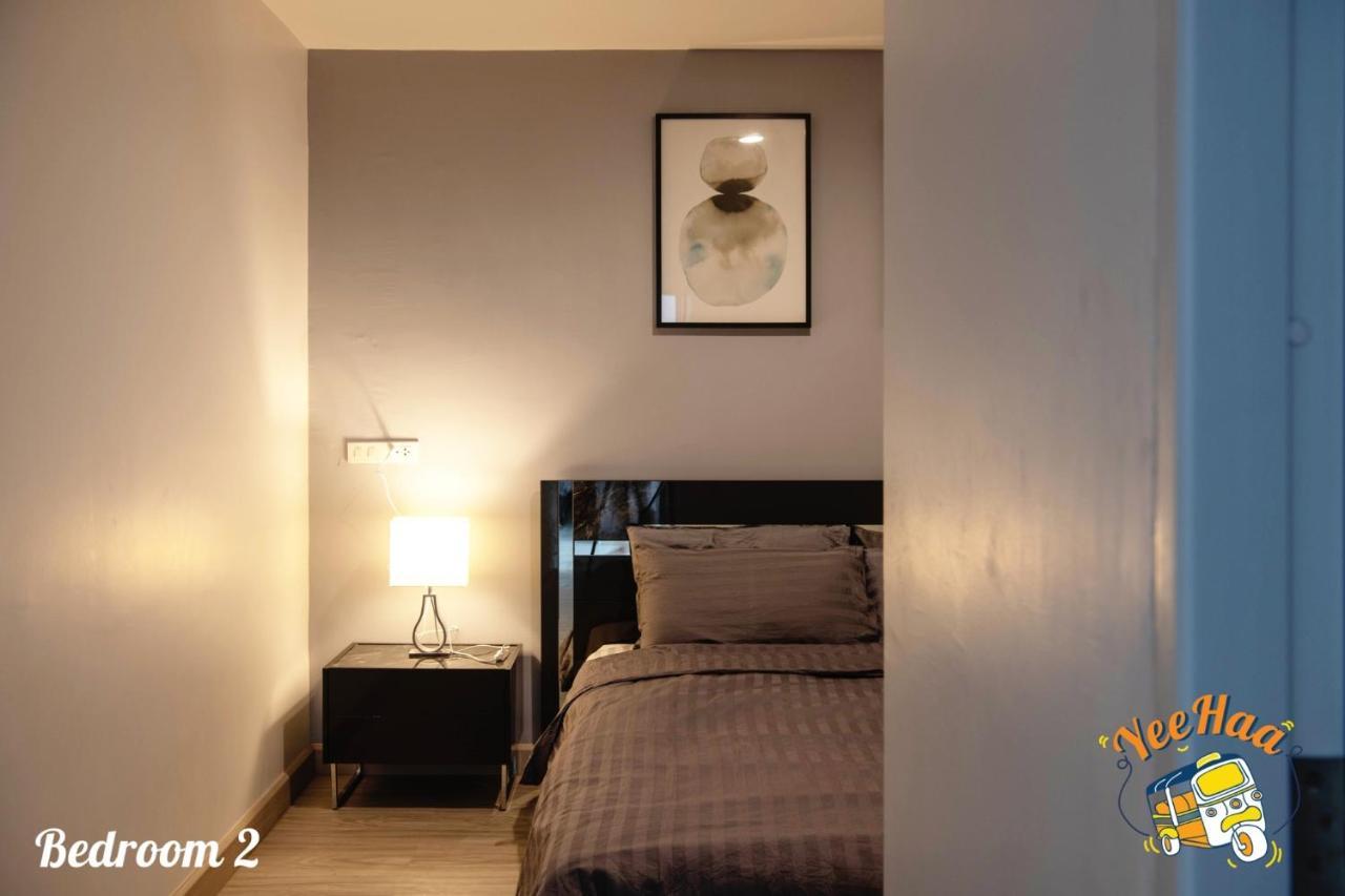 Yeehaa Bangsue Aparthotel Bangkok Bagian luar foto