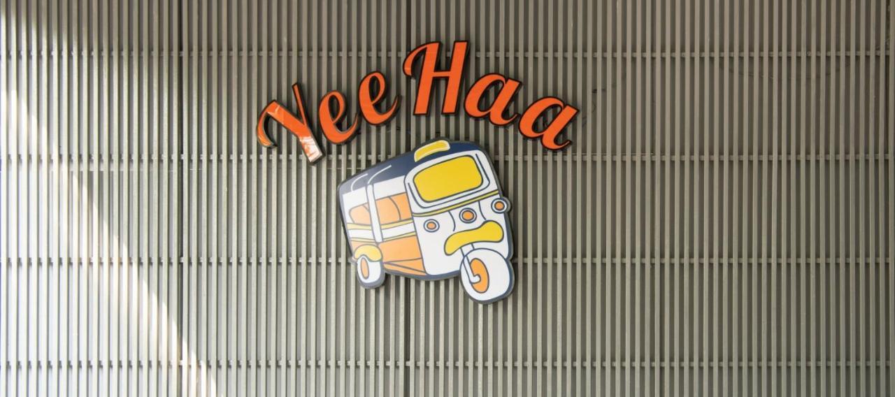 Yeehaa Bangsue Aparthotel Bangkok Bagian luar foto